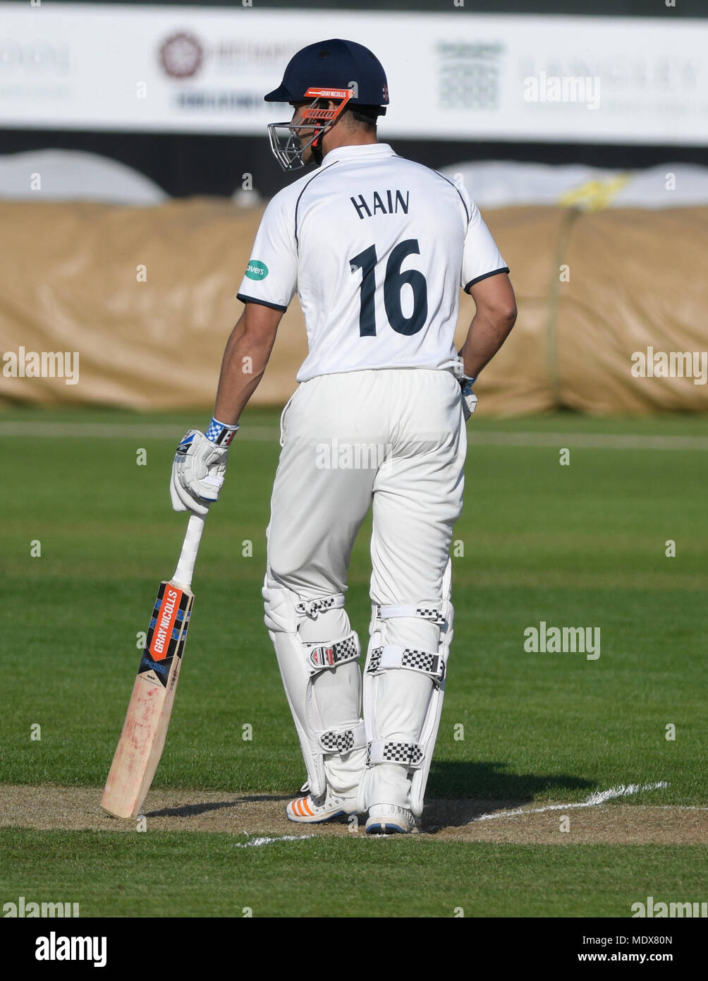 Northampton, Royaume-Uni. 20-Avril-2018 : Northampton V Warwickshire County Division Specsavers Championnat Deux Jour 1 Sam Hain de prendre une pause pour le jour 1 de la Warwickshire County Championship Division Two Specsavers : Crédit : PATRICK ANTHONISZ/Alamy Live News Banque D'Images