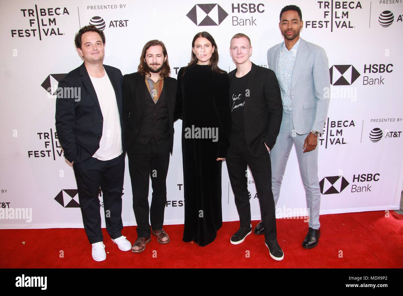 New York, NY, USA. Apr 20, 2018. Sam Boyd, Michael Angarano, le MEER Hemingway, Patrick Gibson et Jay Ellis à "dans une relation" première mondiale au Festival du film de Tribeca 2018 SVA au Theatre le 20 avril 2018 à New York. Crédit : Diego Corredor Punch/media/Alamy Live News Banque D'Images
