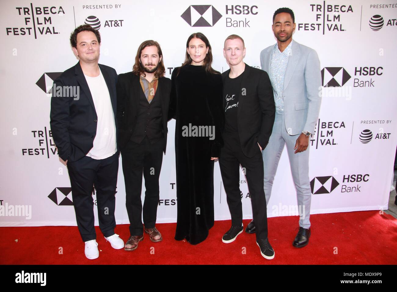 New York, NY, USA. Apr 20, 2018. Sam Boyd, Michael Angarano, le MEER Hemingway, Patrick Gibson et Jay Ellis à "dans une relation" première mondiale au Festival du film de Tribeca 2018 SVA au Theatre le 20 avril 2018 à New York. Crédit : Diego Corredor Punch/media/Alamy Live News Banque D'Images