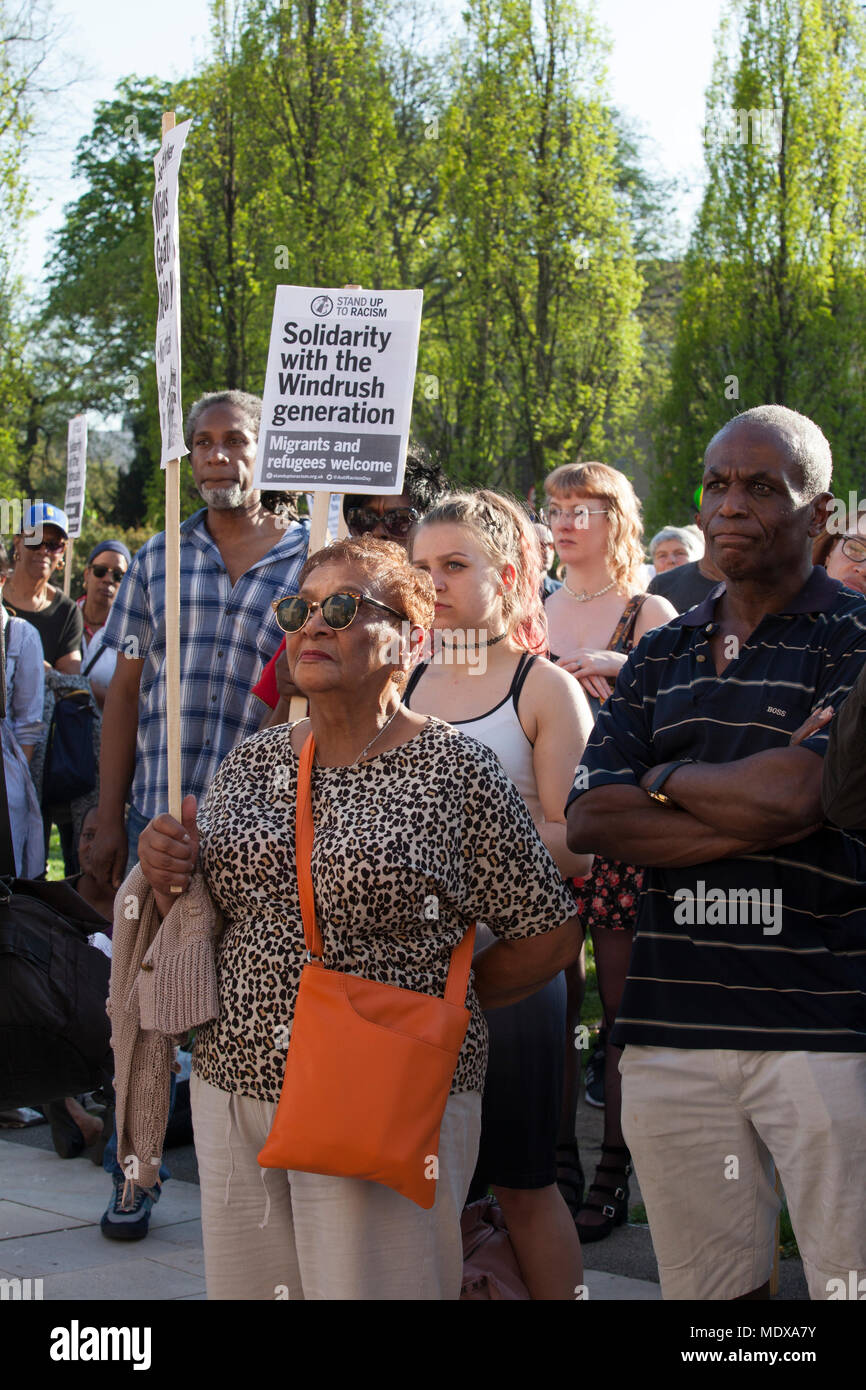 Une manifestation pacifique à Windrush Square, Brixton, en dehors de la Black Cultural Archives, à faire preuve de solidarité avec les membres du Windrush Generation qui expose à l'expulsion : Banque D'Images
