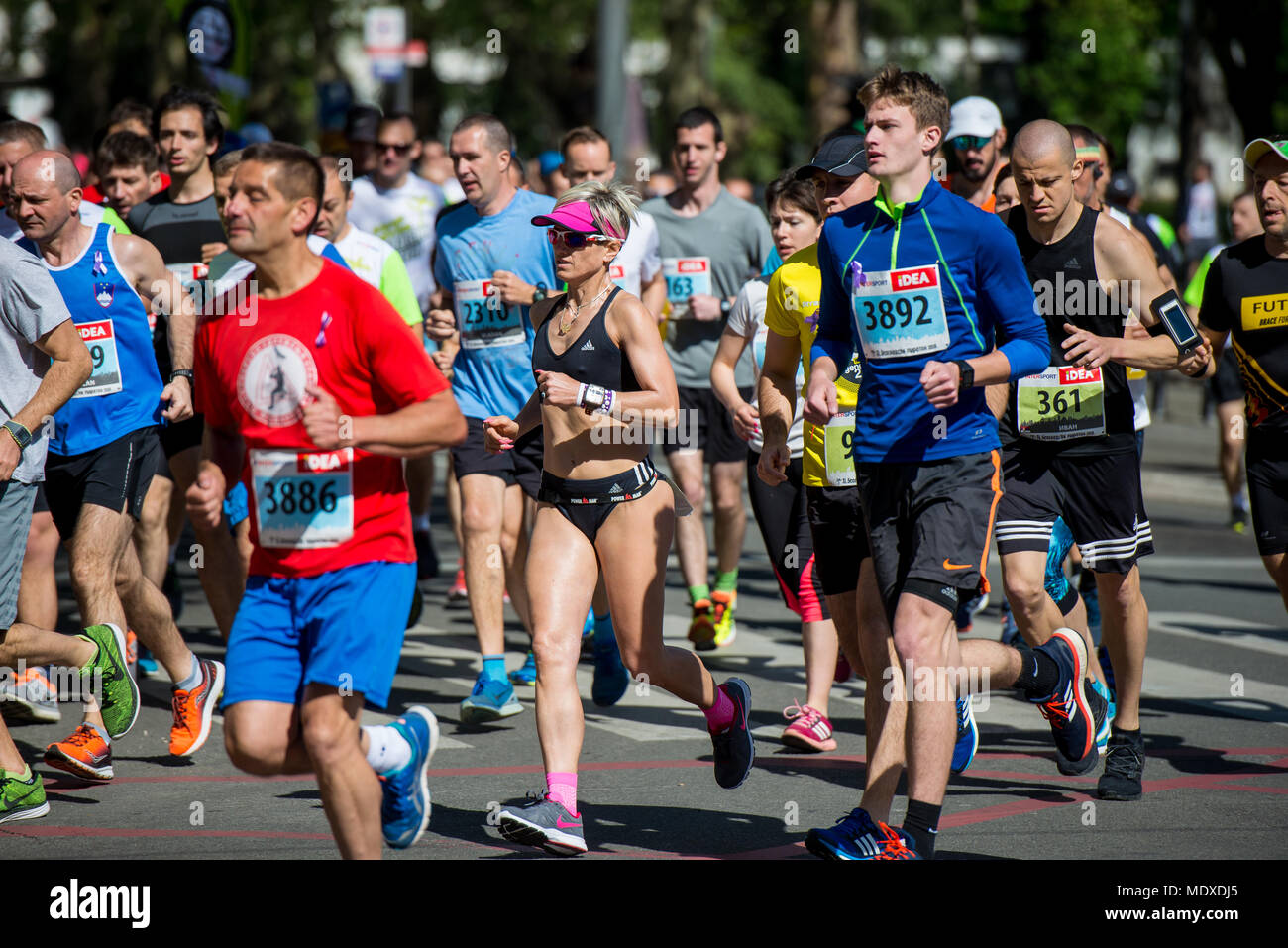 Belgrade, Serbie. 21 avril, 2018. Les coureurs participent à une course sur 31. Marathon et Semi-marathon de Belgrade Crédit : Marko Rupena/Alamy Live News Banque D'Images