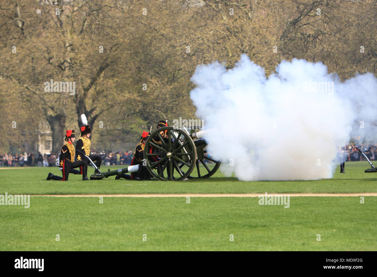 Londres, Royaume-Uni. 21 avril, 2018. Une salve de 41 à Hyde Park, Londres, a eu lieu aujourd'hui le 21 avril, pour marquer le 92e anniversaire de Sa Majesté la Reine Elizabeth 11. Credit : Monica Wells/Alamy Live News Banque D'Images
