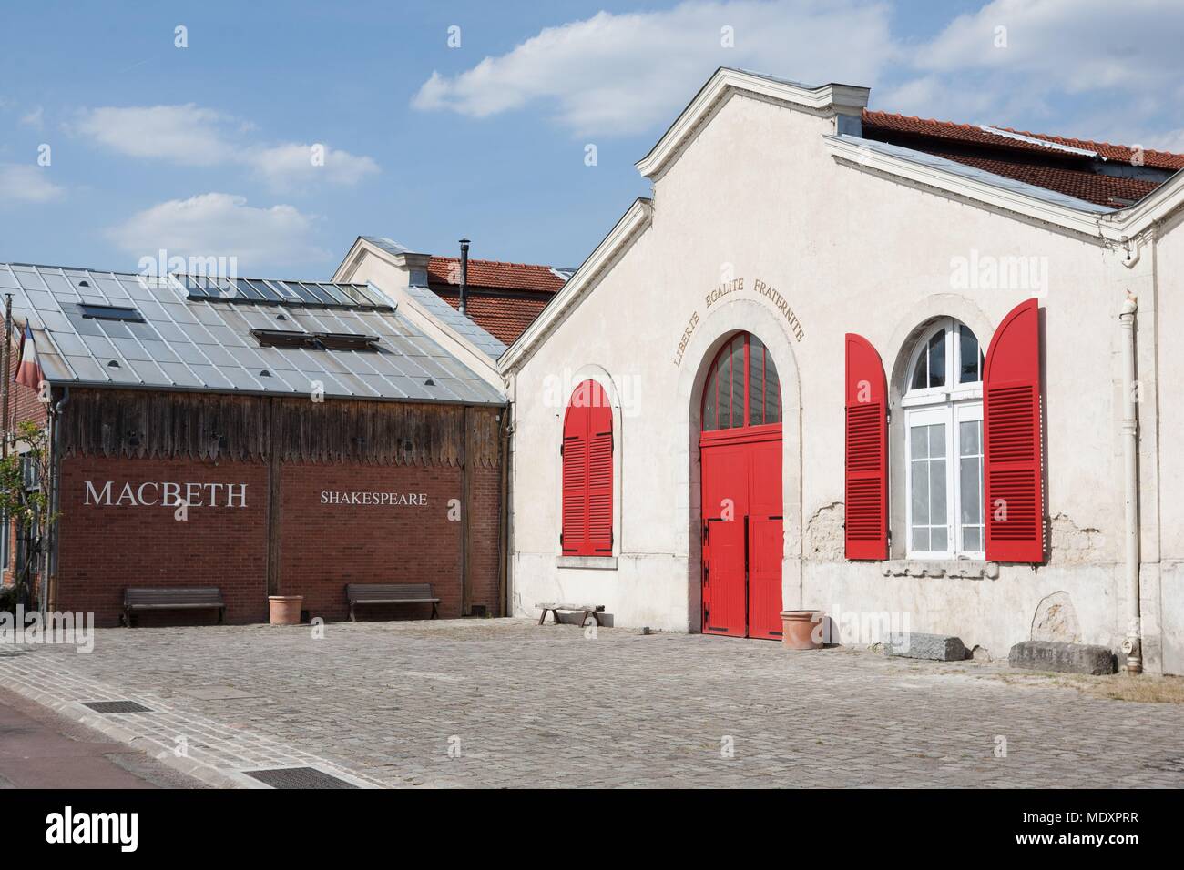 France, Ile de France, Paris, bois de Vincennes, la cartoucherie, route du  champ de manœuvres, compagnie de théâtre Photo Stock - Alamy