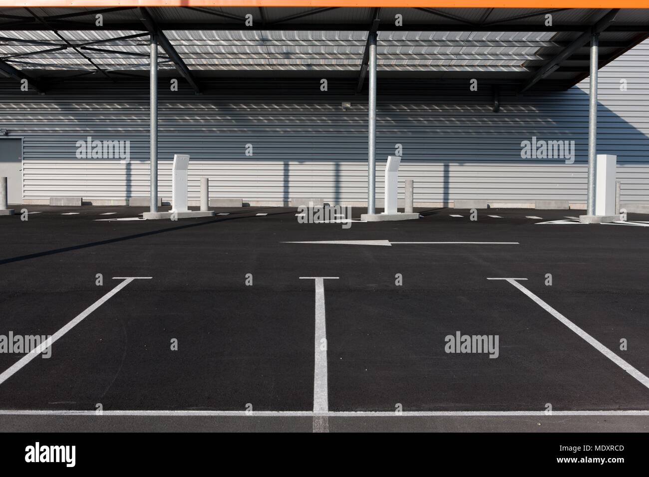 France, Basse-Normandie, la Côte Fleurie, touques, parking, centre  commercial, parking, leclerc drive, de la consommation Photo Stock - Alamy