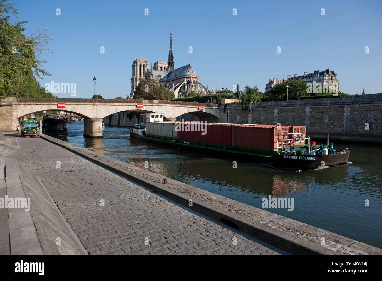 Paris Quai De La Tournelle Rive Gauche En Face De Notre Dame De paris-quai-de-la-tournelle-rive-gauche-en-face-de-notre-dame-de