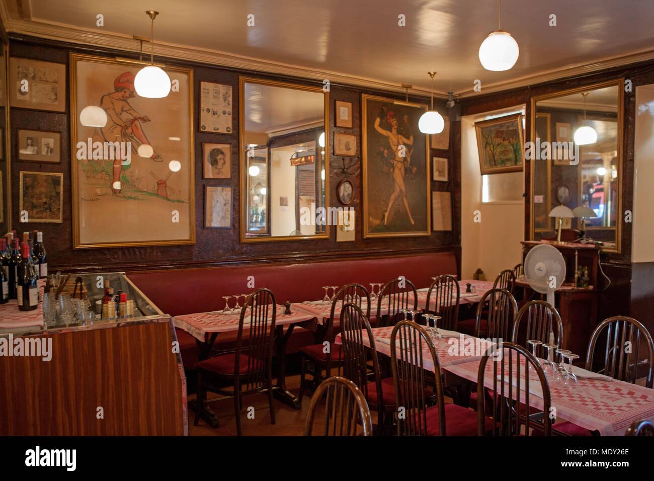 Paris, Montmartre, rue Lepic, restaurant la pomponnettes, dessins par Francisque Poulbot Banque D'Images