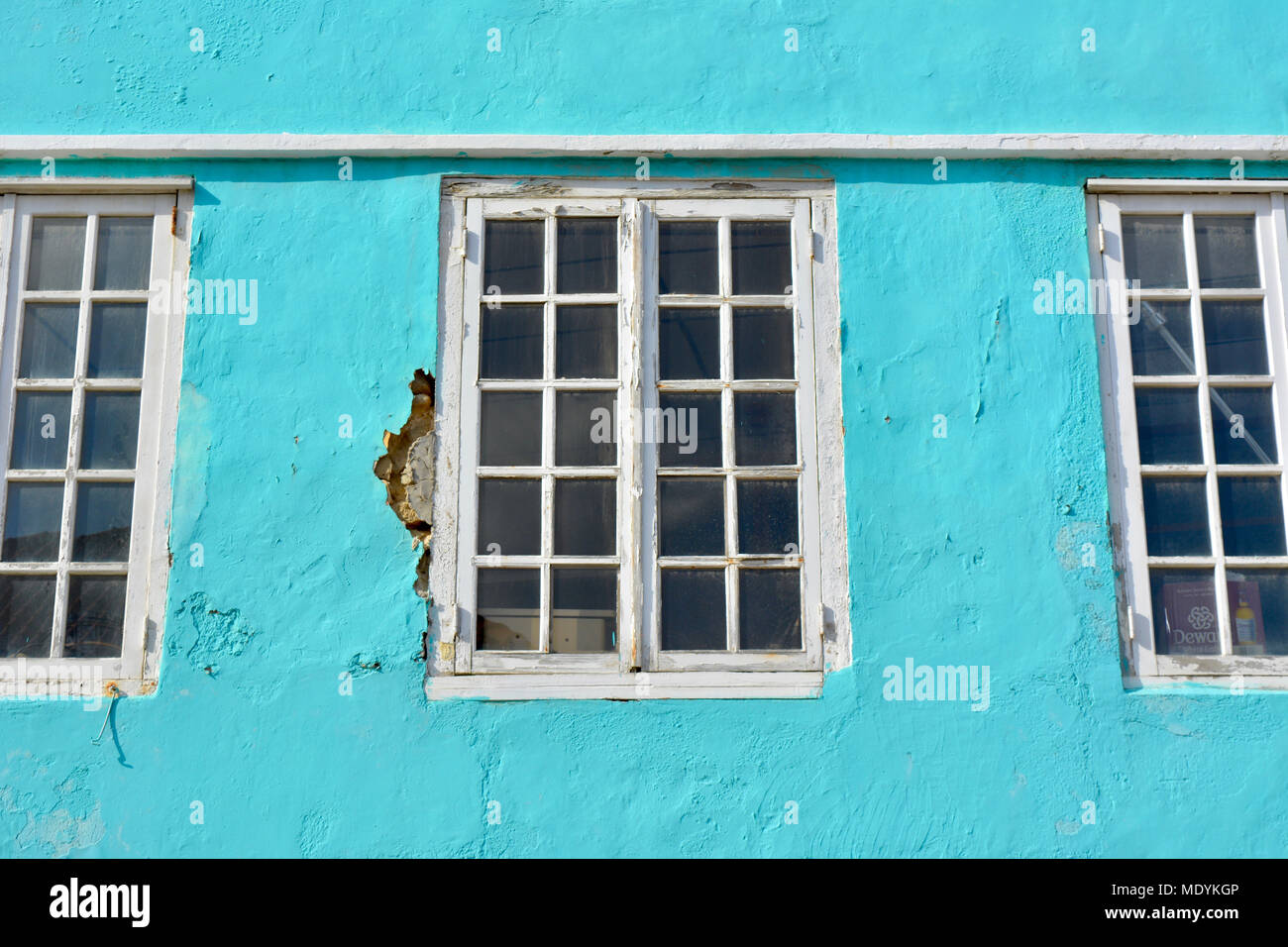 Des murs pastel bleu des Caraïbes. Détail d'un ancien bâtiment. Willemstad, Curaçao. Banque D'Images