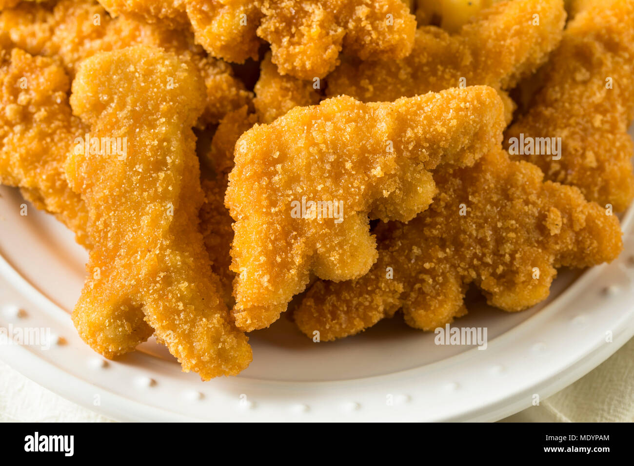 Les enfants en forme de dinosaures Nuggets de poulet prêt à manger Banque D'Images