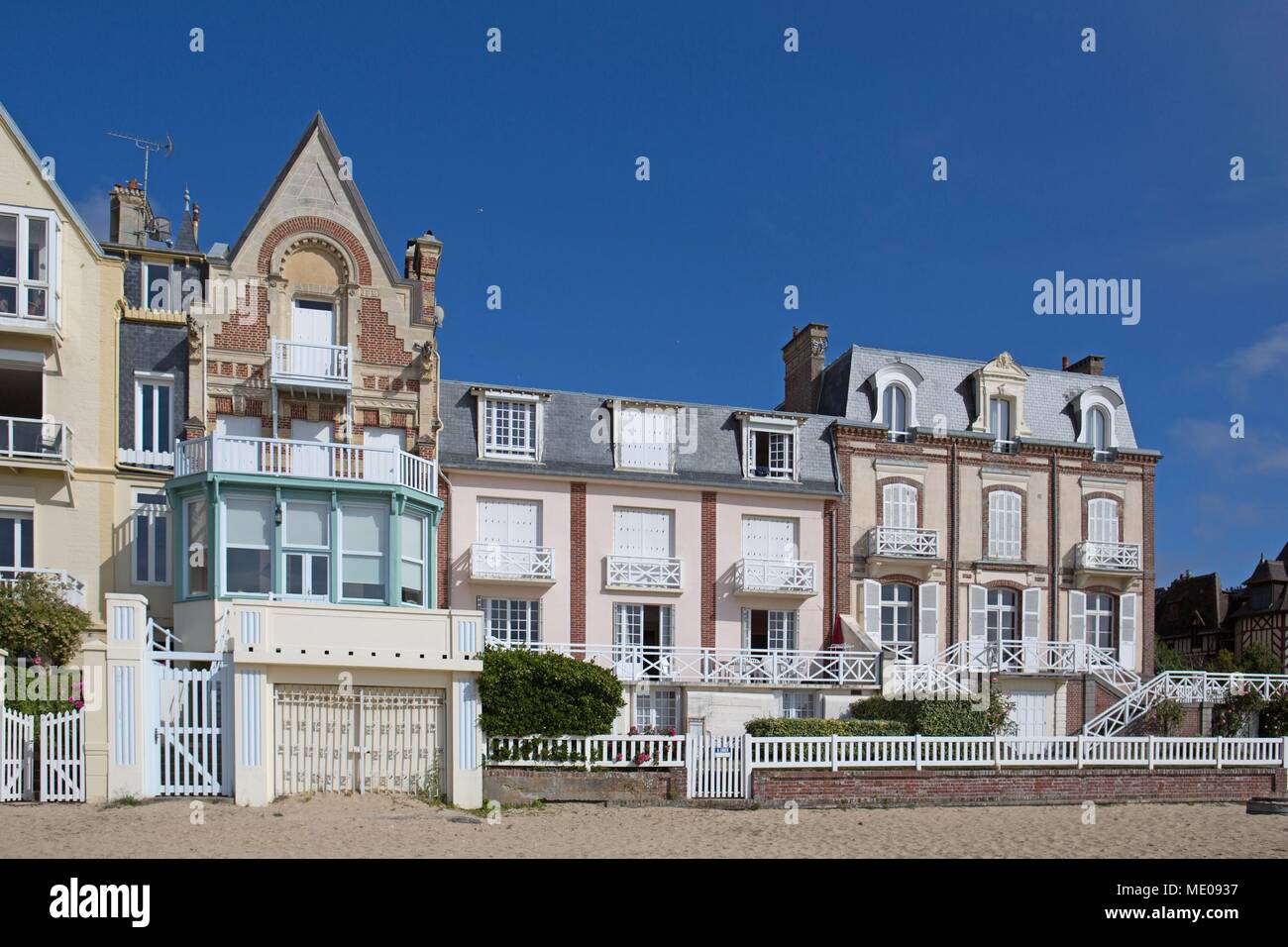 France, Normandie, ancien Basse-normandie, Trouville-sur-Mer, de la plage, des villas sur le front de mer, Résidence Les Roches Noires, l'Art Déco, Banque D'Images