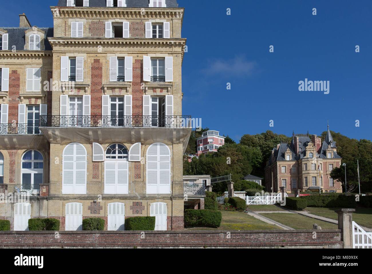 France, Normandie, Trouville-sur-Mer, de la plage, des villas sur le front de mer, Résidence Les Roches Noires, la villa Montebello, Second Empire Banque D'Images