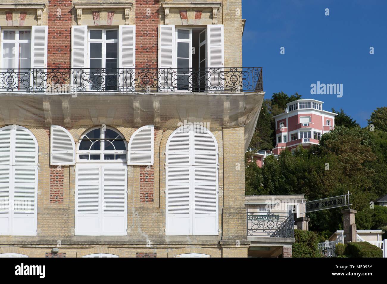 France, Normandie, Trouville-sur-Mer, de la plage, des villas sur le front de mer, Résidence Les Roches Noires, la villa Montebello, Second Empire Banque D'Images