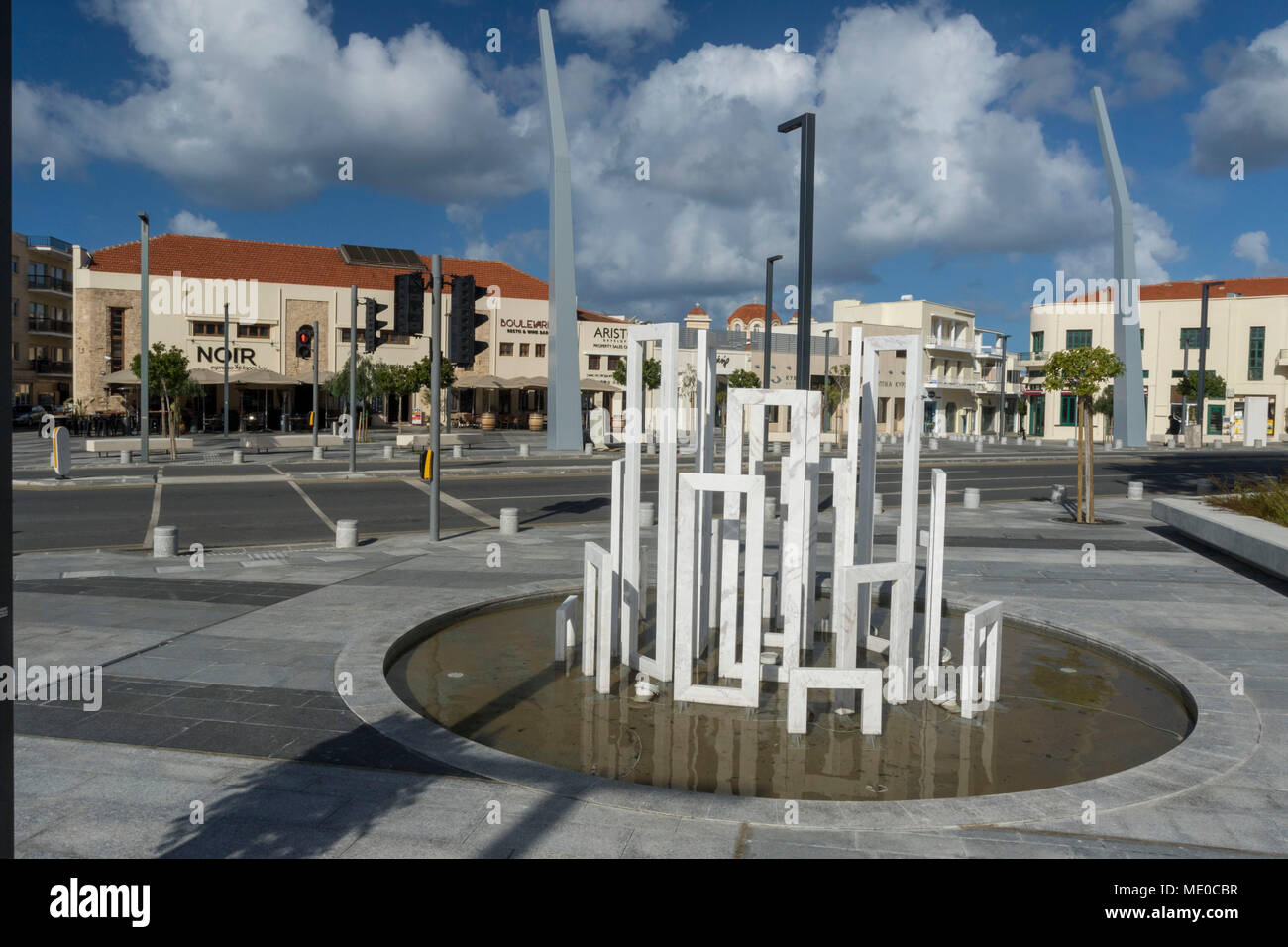 Dispositif de l'eau dans la partie rénovée de la vieille ville, sur la route de la gare routière de karvella, Paphos, Chypre, Europe Banque D'Images