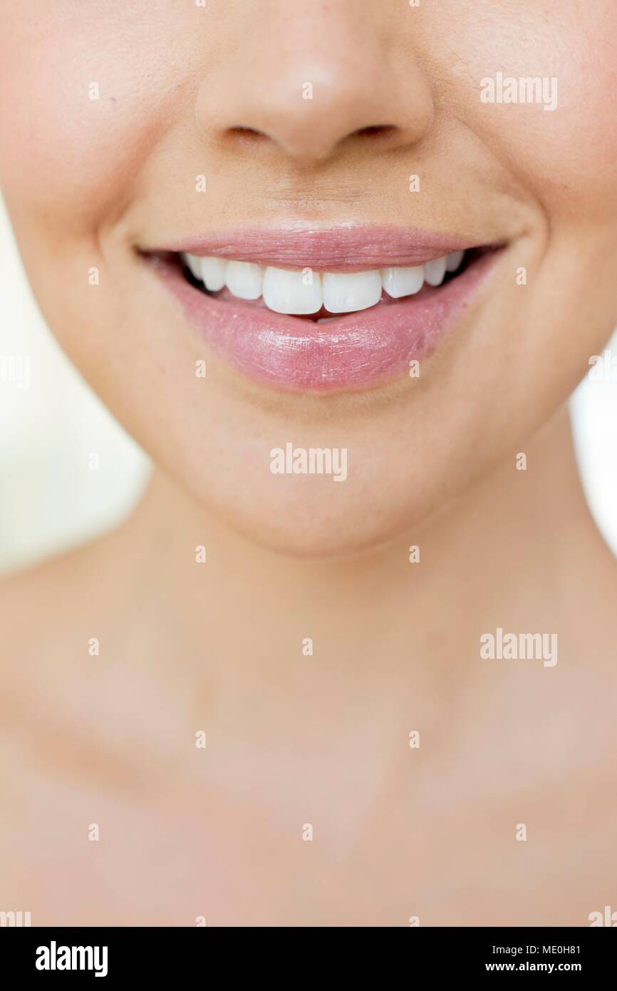 Young woman smiling, Close up. Banque D'Images