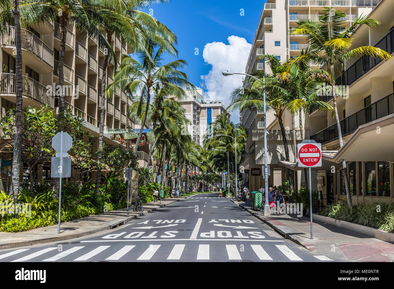 Jusqu'à la rue de leviers Kaila route avec Imperial Hawaii Resort At Waikiki, Honolulu, Oahu, Hawaii, United States of America Banque D'Images