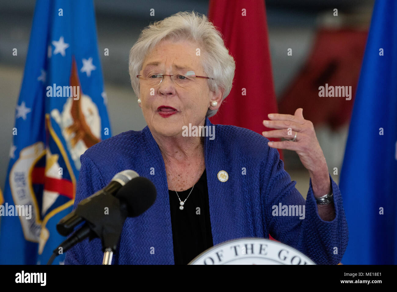 Gouverneur de l'Alabama Kay Ivey parle lors d'une conférence de presse pour annoncer Dannelly Field's qu'un F-35D'une base située à Dannelly Field, Montgomery, Alabama, le 21 décembre 2017. (Photos par le sergent de l'armée. William Frye) Banque D'Images