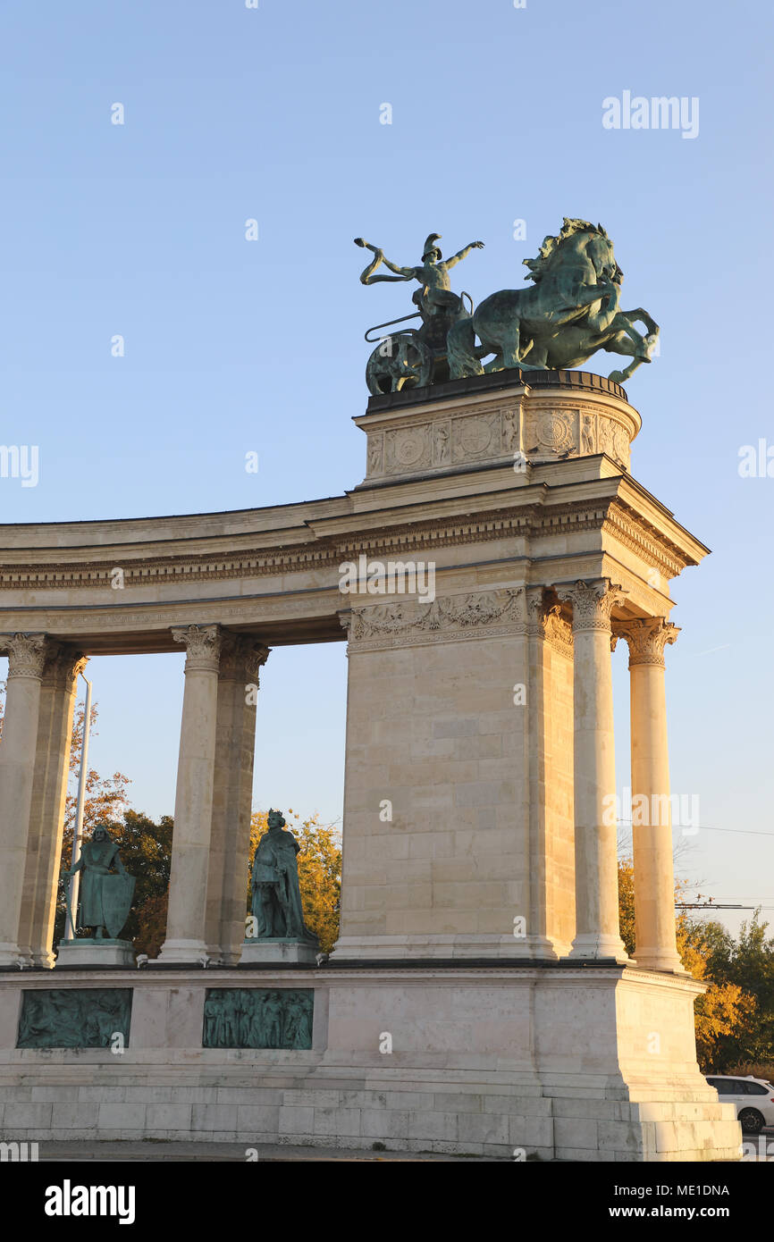 Place des Héros, Budapest Hongrie Statues de types et d'image Banque D'Images