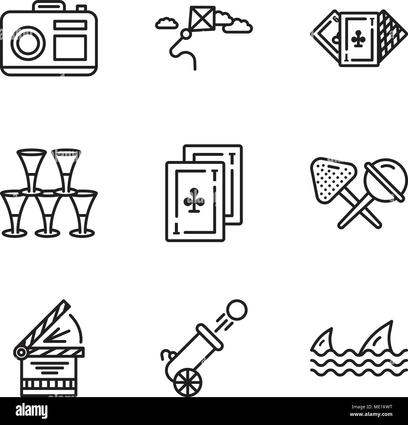 Ensemble de 9 icônes modifiable simple tels que les requins, Cannon, Meissen, Bonbons, cartes, lunettes, Casino, Kite, appareil photo, peut être utilisé pour le mobile, l'interface utilisateur web Illustration de Vecteur