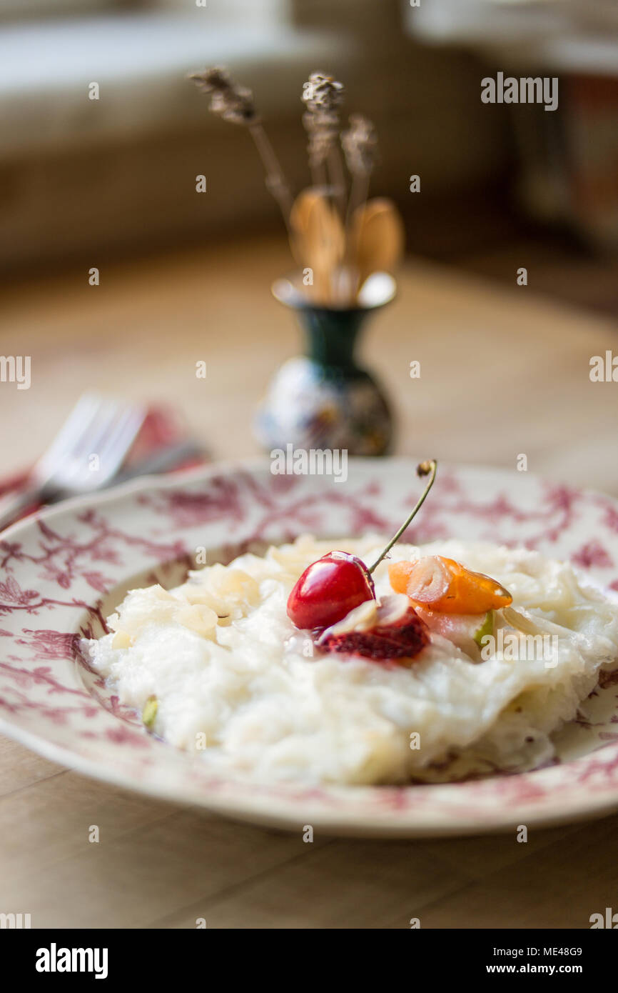 Gullac / Dessert Ramadan traditionnel turc Banque D'Images