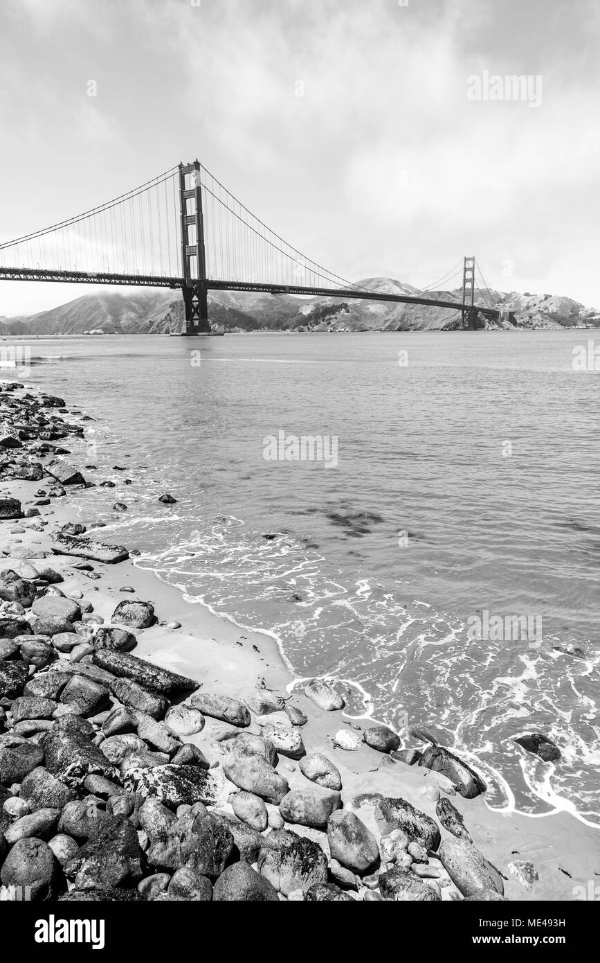 Golden Gate Bridge à San Francisco - Opinion du quai de torpilles, California, USA Banque D'Images