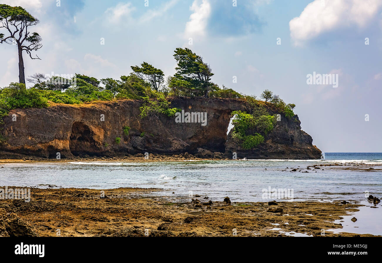 Neil island pont naturel des formations rocheuses avec rocky mer plage à Québec, de l'Inde. Banque D'Images
