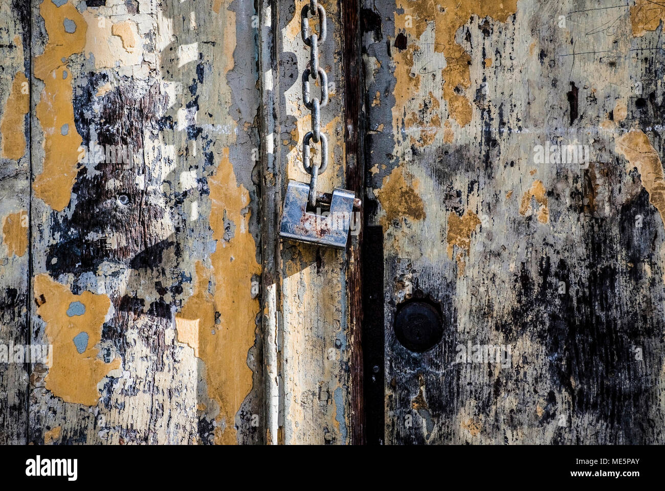 Sicile-JUIN 10:close-up d'une vieille porte à Palerme, Sicile,juin 10,2013 sur. Banque D'Images