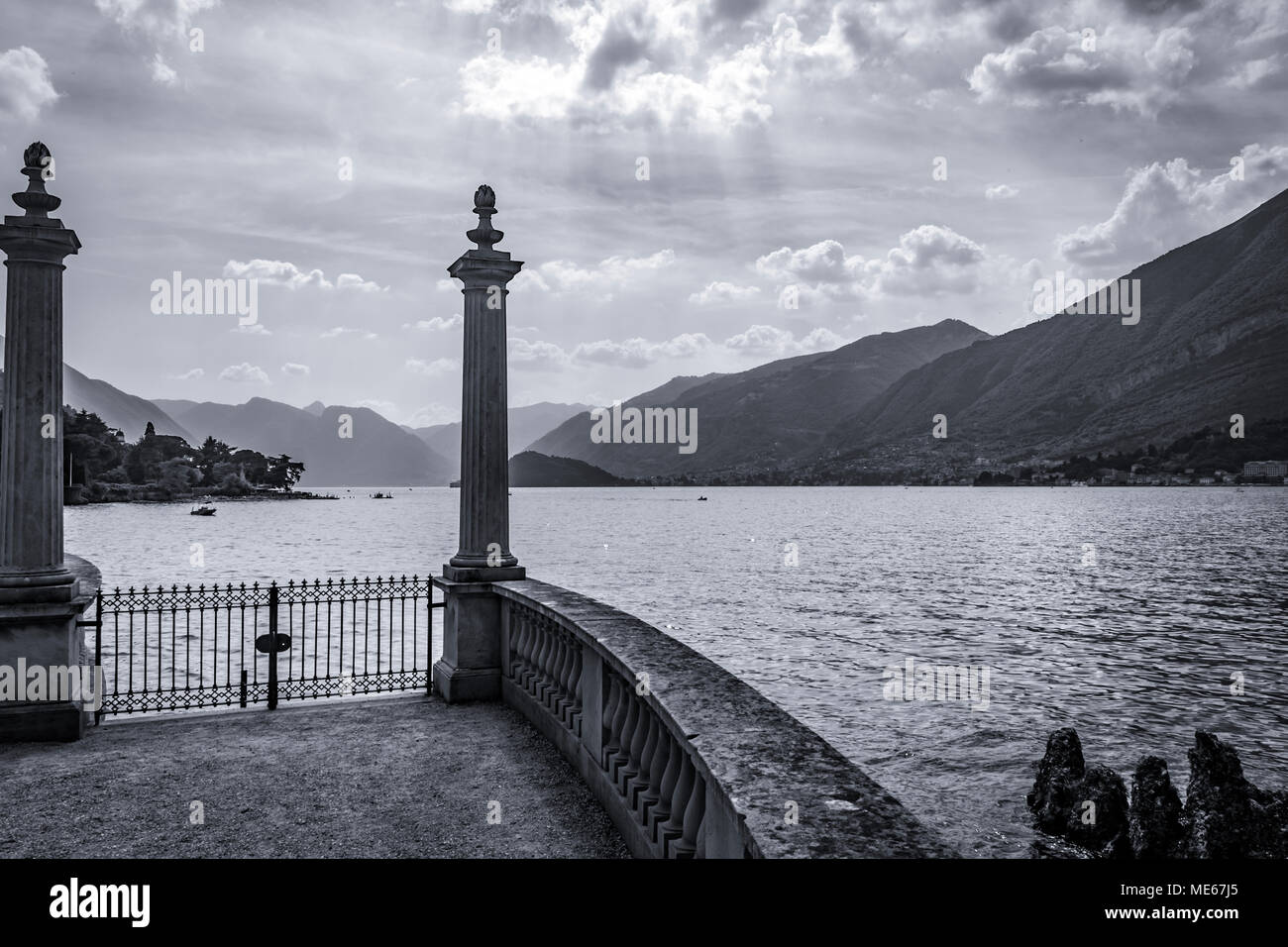 Le lac vu depuis les jardins de la Villa Melzi - Bellagio - Lago di Como - Italie Banque D'Images