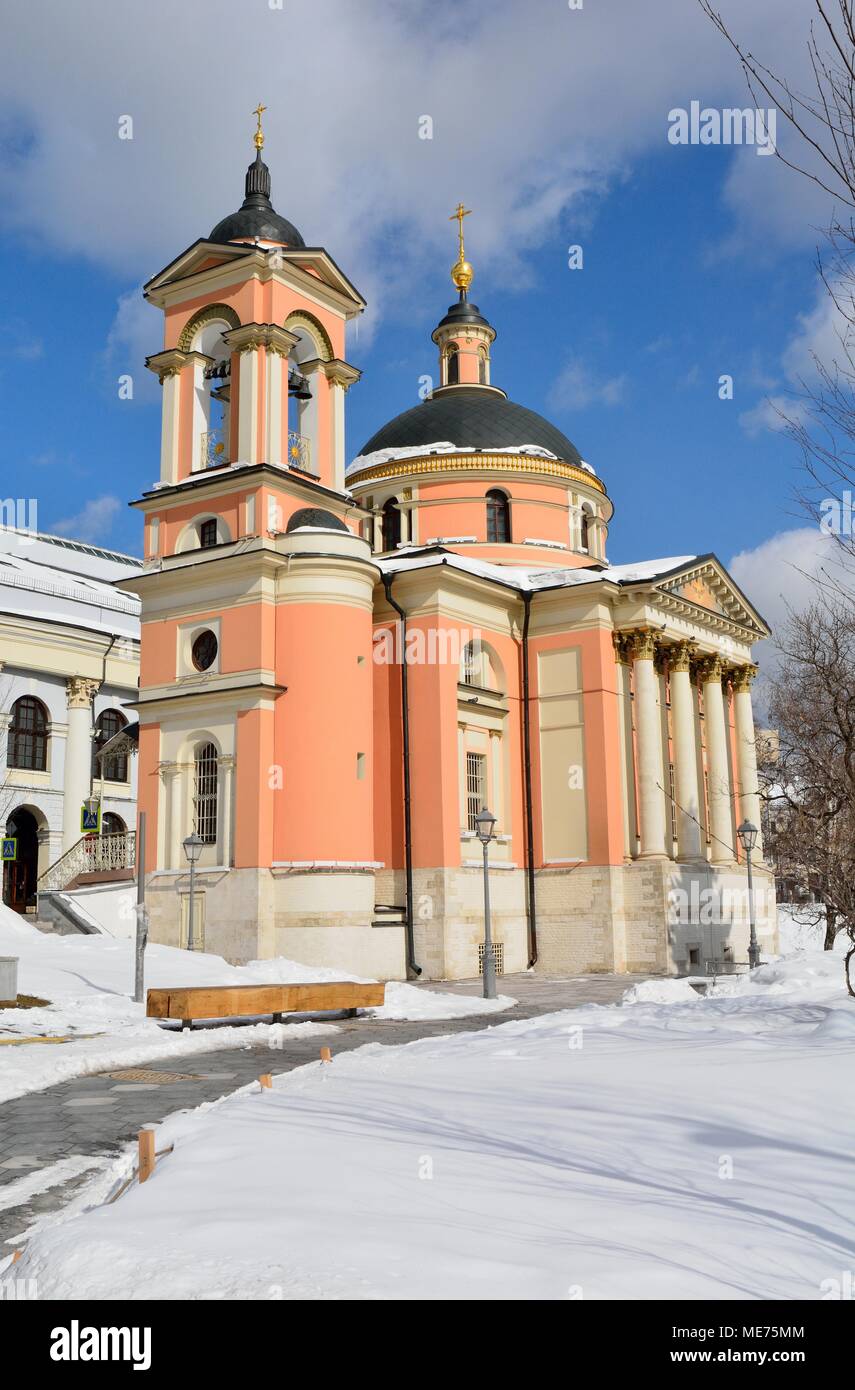 Église de grande Martyr Barbara dans la rue Varvarka à Moscou, en Russie, en hiver. Banque D'Images