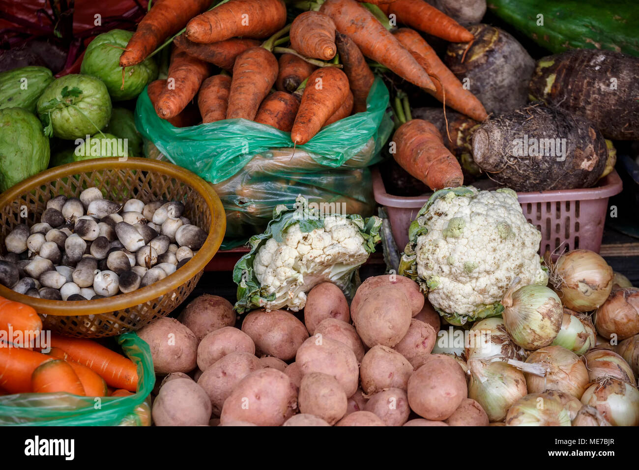 Des légumes frais du marché, d'affichage, Hoi An, Vietnam Banque D'Images