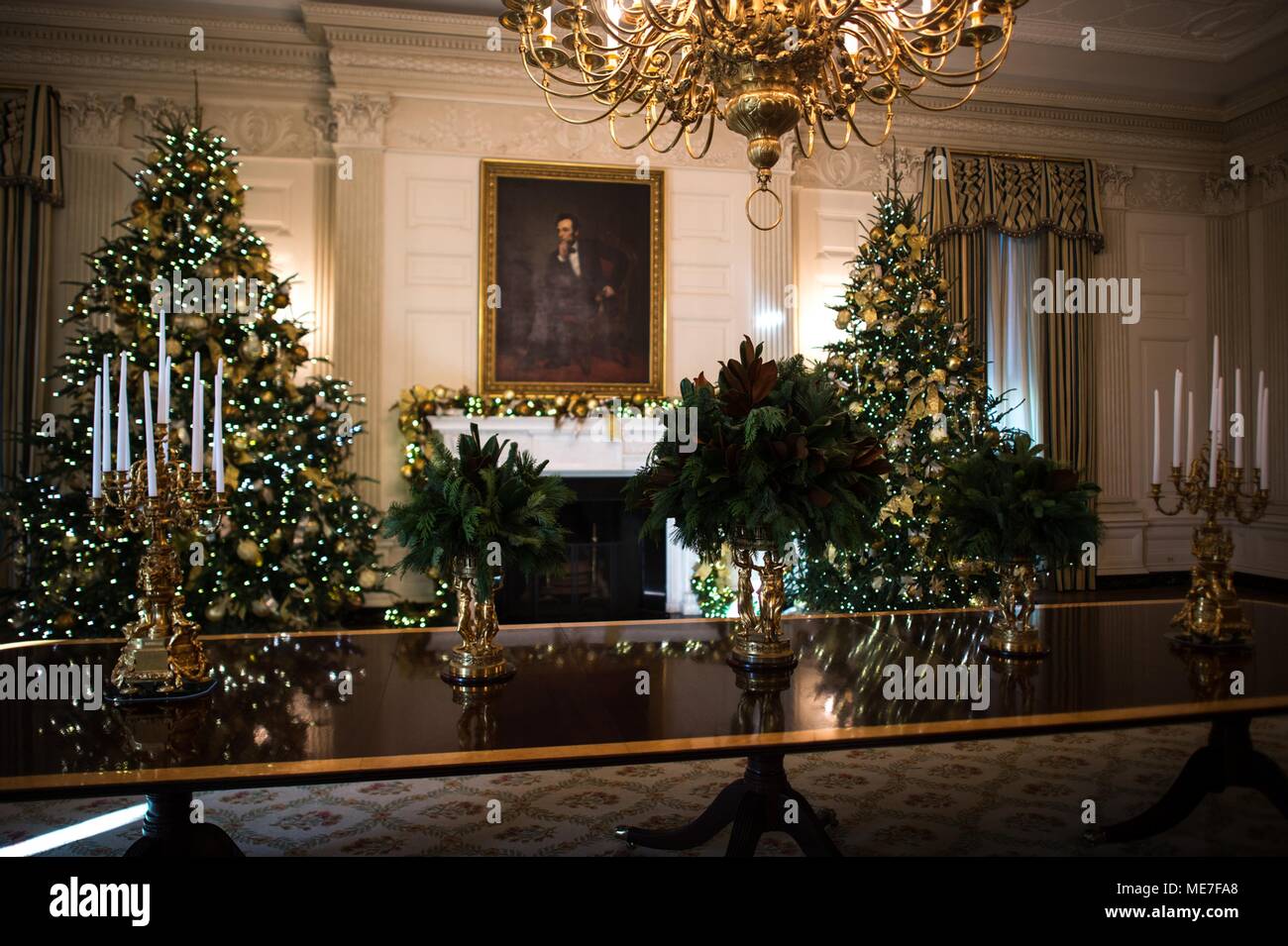 Les arbres de Noël et des décorations de l'affichage à la Maison Blanche à manger d'État le 29 novembre 2017 à Washington, DC. (Photo par Kelly-Herard Planetpix Ambre R. via) Banque D'Images