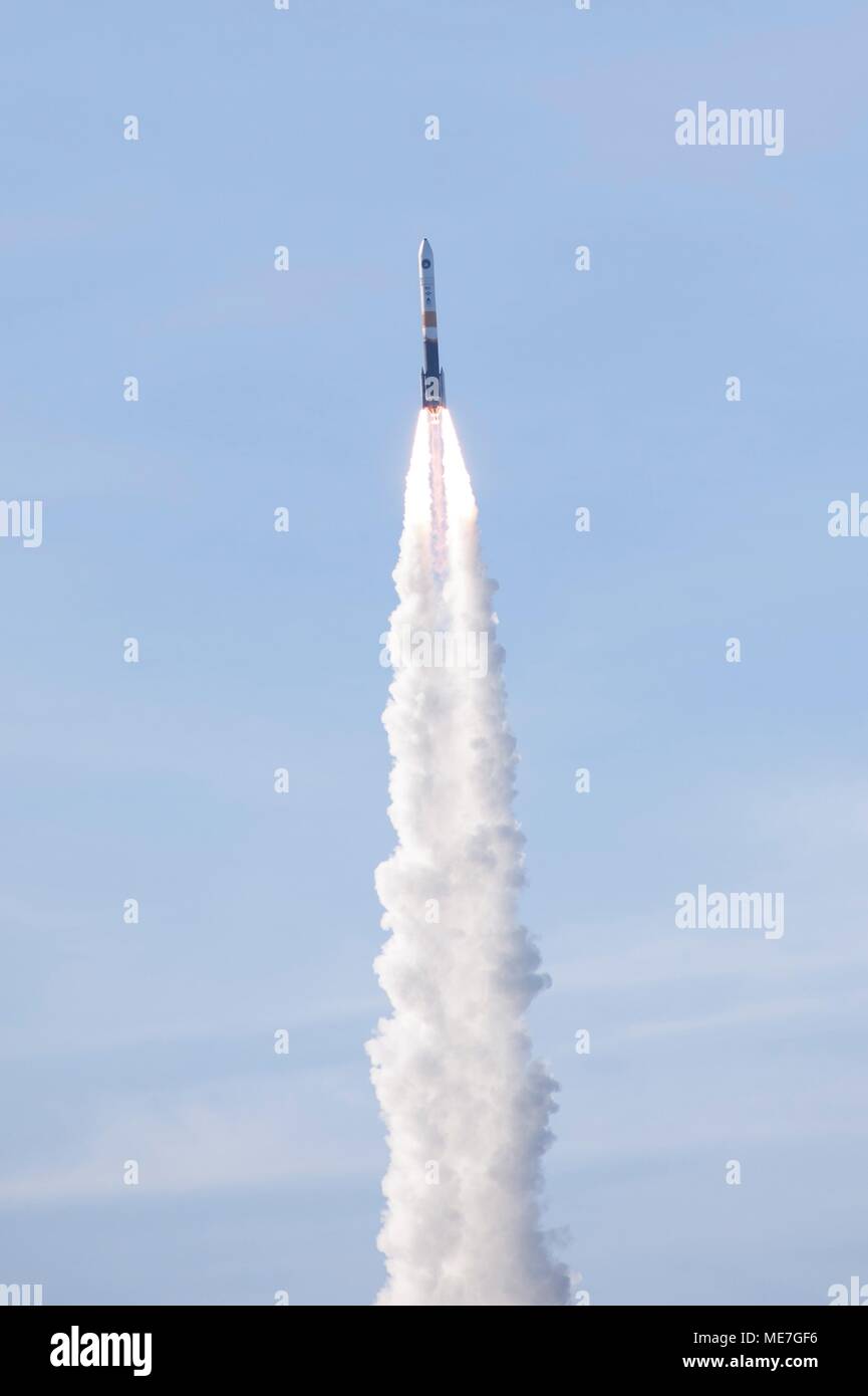 L'Alliance de lancement d'une fusée Delta IV National Reconnaissance Office lance une charge utile à la Vandenberg Air Force Base complexe de lancement spatial 6 Janvier 12, 2018 près de Lompoc, en Californie, (photo de Michael Peterson par Planetpix) Banque D'Images