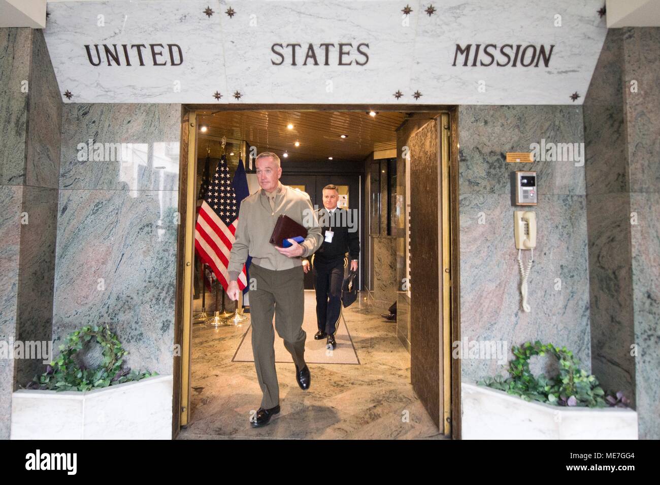 Chefs d'état-major des Etats-Unis Le Président Joseph Dunford assiste à la 178ème Comité Militaire en Session des chefs d'état-major au Quartier général de l'OTAN le 15 janvier 2018 à Bruxelles, Belgique. (Photo de Dominique A. Pineiro via Planetpix) Banque D'Images