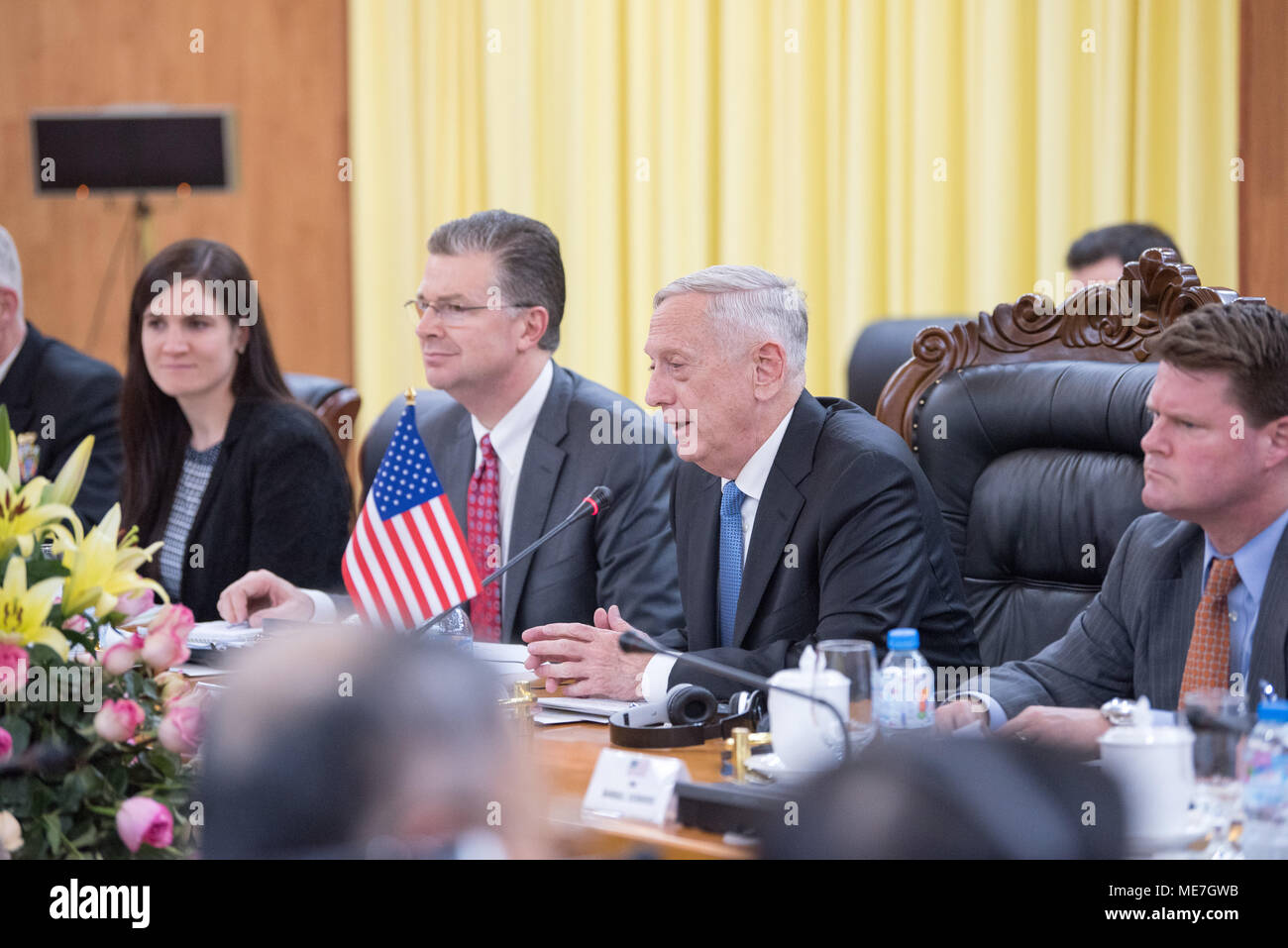 Le Secrétaire à la défense américain James Mattis (deuxième à droite) rencontre le ministre de la Défense nationale vietnamienne Ngo Xuan Lich 24 janvier 2018 à Hanoi, Vietnam. (Photo par Amber I. Smith par Planetpix) Banque D'Images