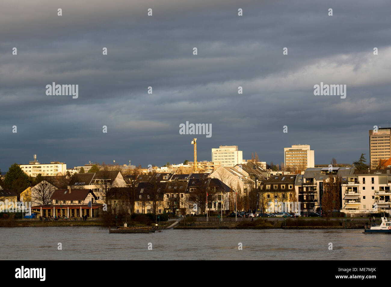 La ville de Bonn sur la banque du fleuve Rhin Nord Westphalie, Allemagne, Rhyne Banque D'Images