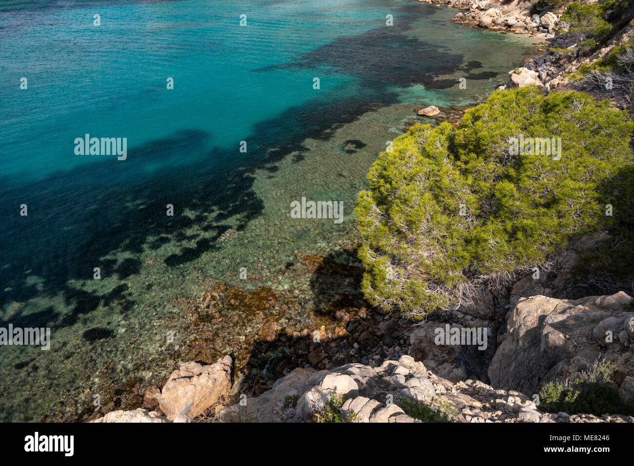 Entre Altea et Calpe le Mascarat avec ses eaux turquoise de côte, Altea, Costa Blanca, Alicante province, Espagne Banque D'Images