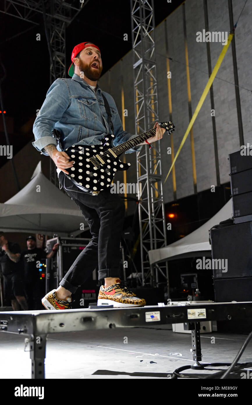 Las Vegas, Nevada, USA, le 20 avril 2018.Le guitariste, Kevin Skaff, pour une journée pour n'oubliez pas d'effectuer sur scène le 1er jour de la deuxième édition annuelle de Las Stique a 2 jours heavy metal music festival tenu à la Centre-ville de Las Vegas Events Center. Crédit de photo : Ken Howard Images Banque D'Images