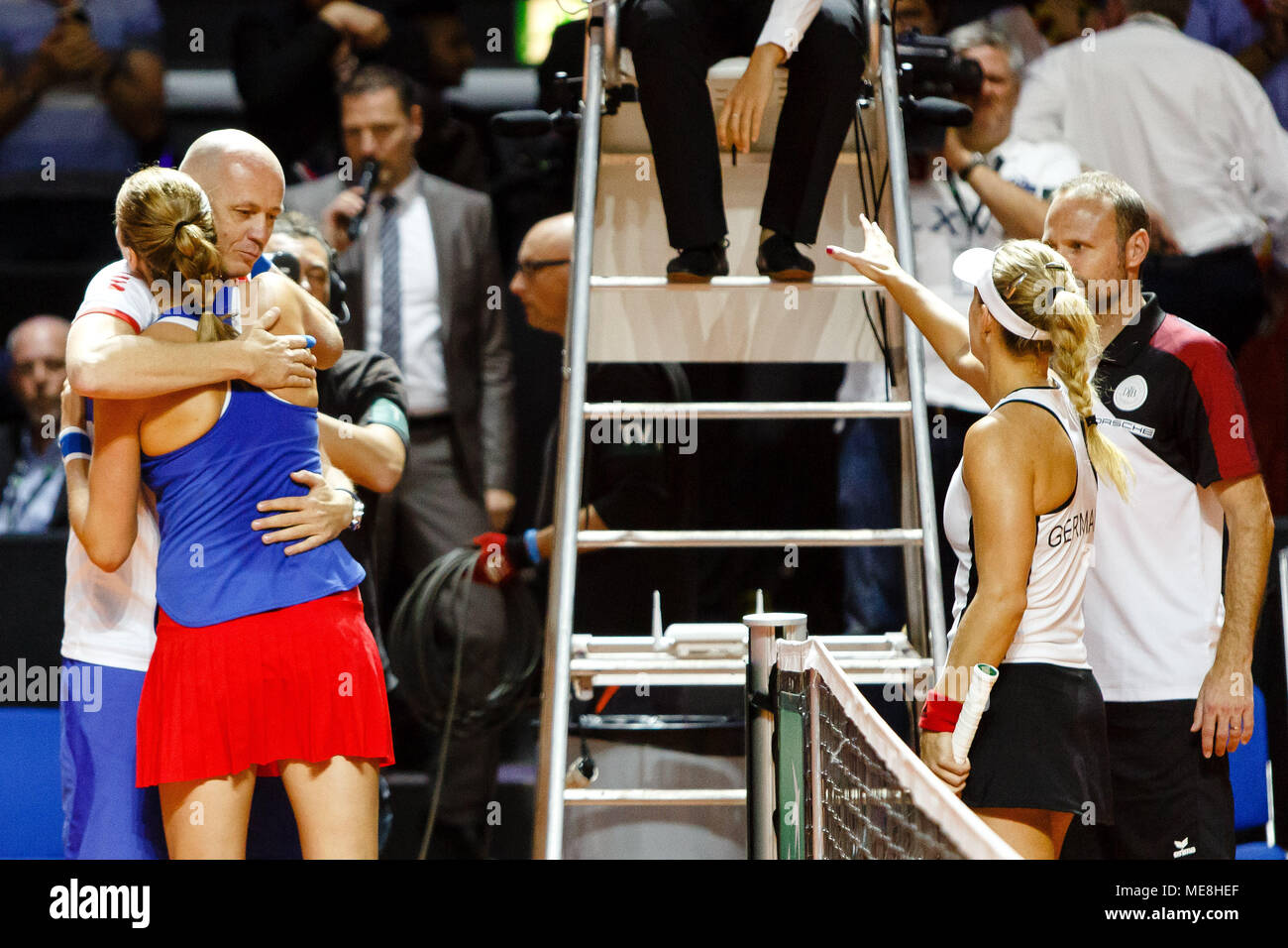 Le joueur de tennis tchèque Petra Kvitova en action pendant la demi-finale de Fed Cup contre l'Allemagne. Banque D'Images
