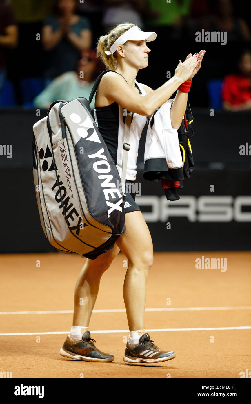 Joueuse de tennis allemande Angelique Kerber en action pendant la demi-finale de Fed Cup contre la République tchèque. Banque D'Images