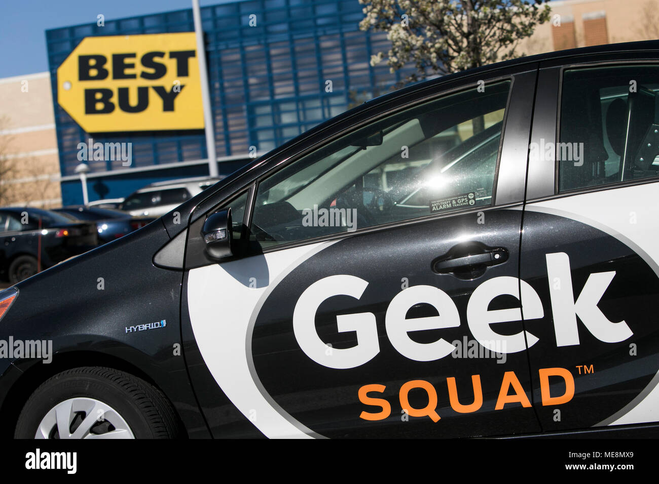 Un logo de la Geek Squad est vu sur un véhicule à l'extérieur d'un magasin Best Buy à Elkridge, Maryland le 20 avril 2018. Banque D'Images