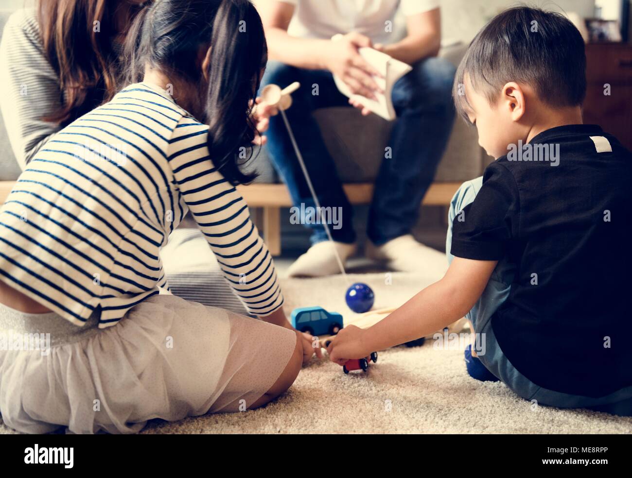 Les enfants japonais jouant Banque D'Images