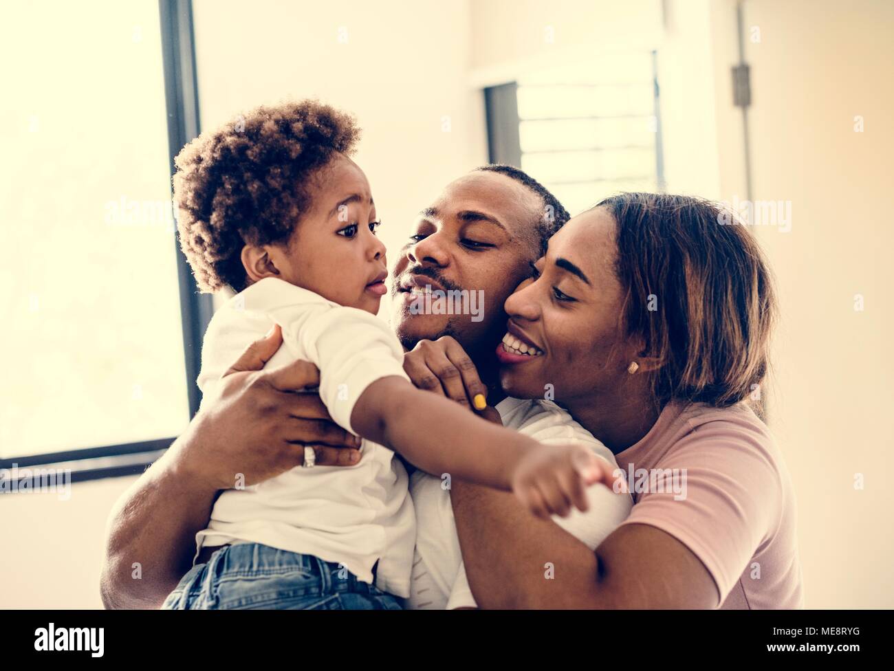 La famille noire profitez de notre temps précieux bonheur ensemble Banque D'Images