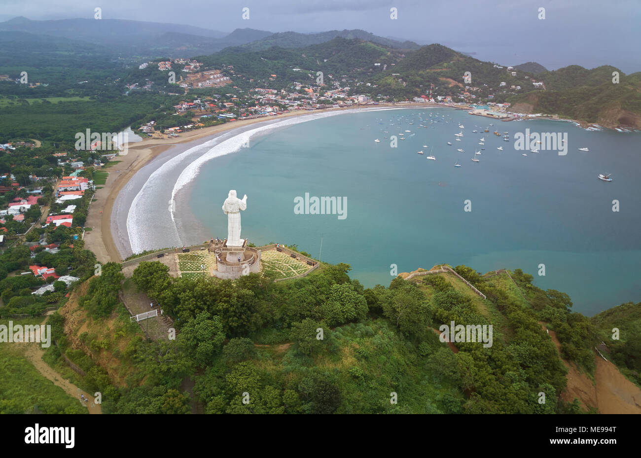 Statue de Jésus Christ sur la baie de San Juan del Sur au Nicaragua Banque D'Images
