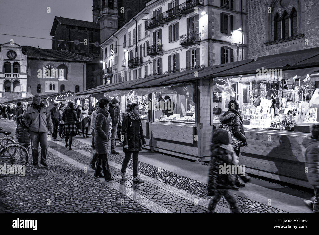 Petit marché de la ville - Piazza della Vittoria - Pavia - Italie Banque D'Images