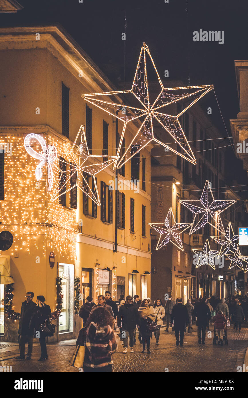 Flâner sous les étoiles de Noël - Corso Cavour - Pavia - Italie Banque D'Images