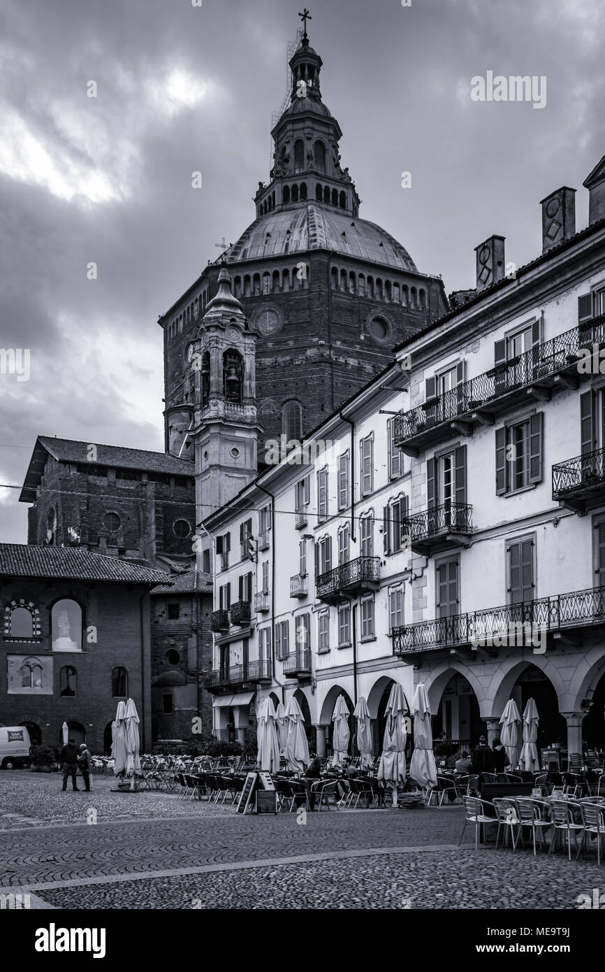 Nuages sur le dôme - Piazza della Vittoria - Pavia - Italie Banque D'Images