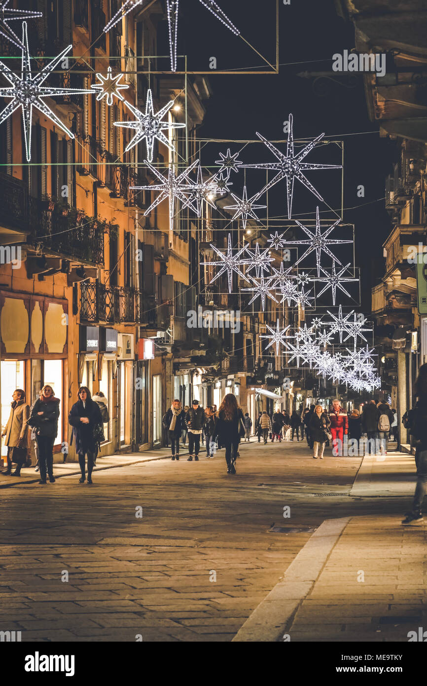 Étoile de Noël dans la Strada Nuova - Pavia - Italie Banque D'Images