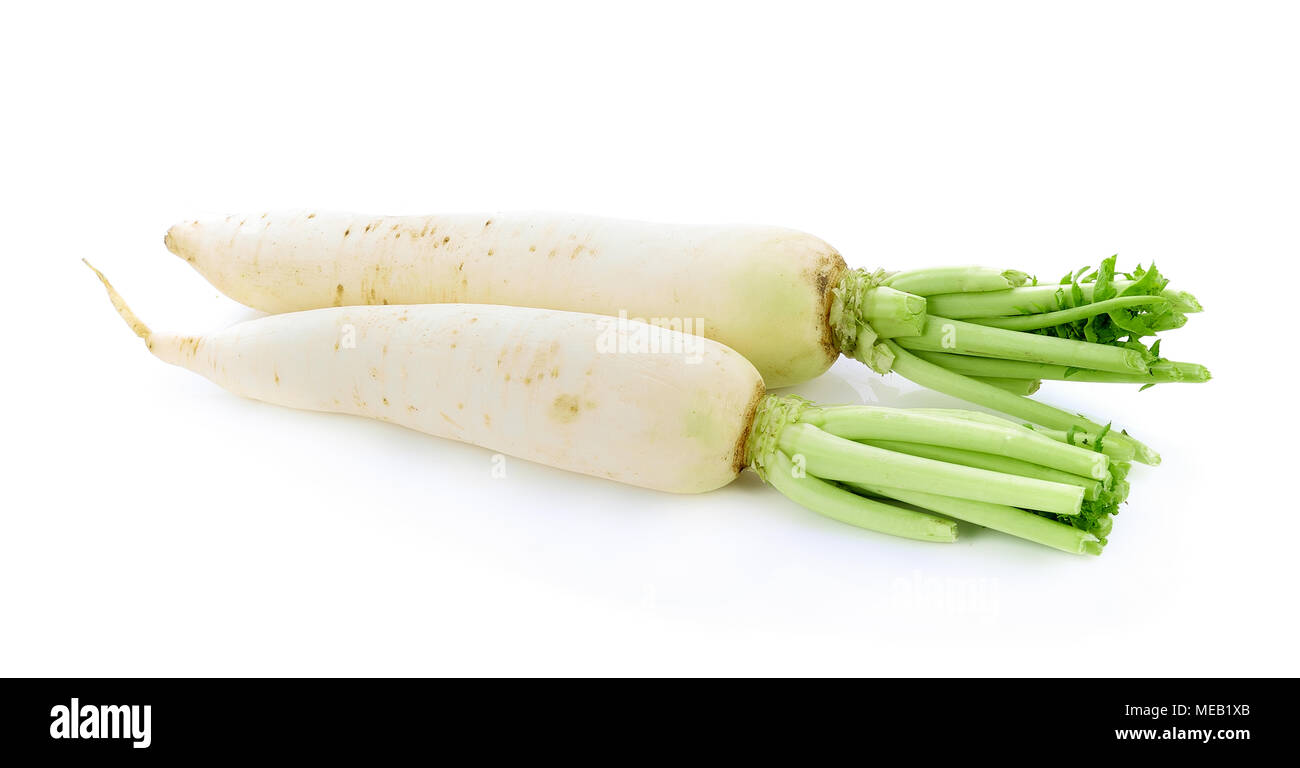 Les radis daikon isolé sur fond blanc Banque D'Images