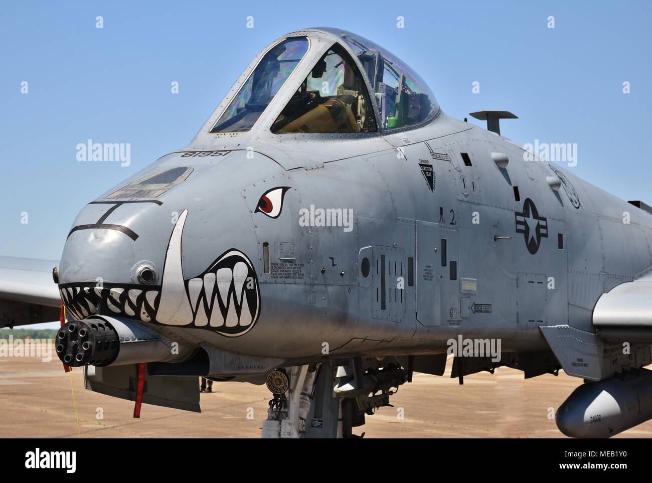 Une armée de l'Air A-10 Warthog/Thunderbolt II fighter jet garé sur une piste à Columbus Air Force Base. Cette attaque A-10 jet appartient à la 74e Fighter Banque D'Images