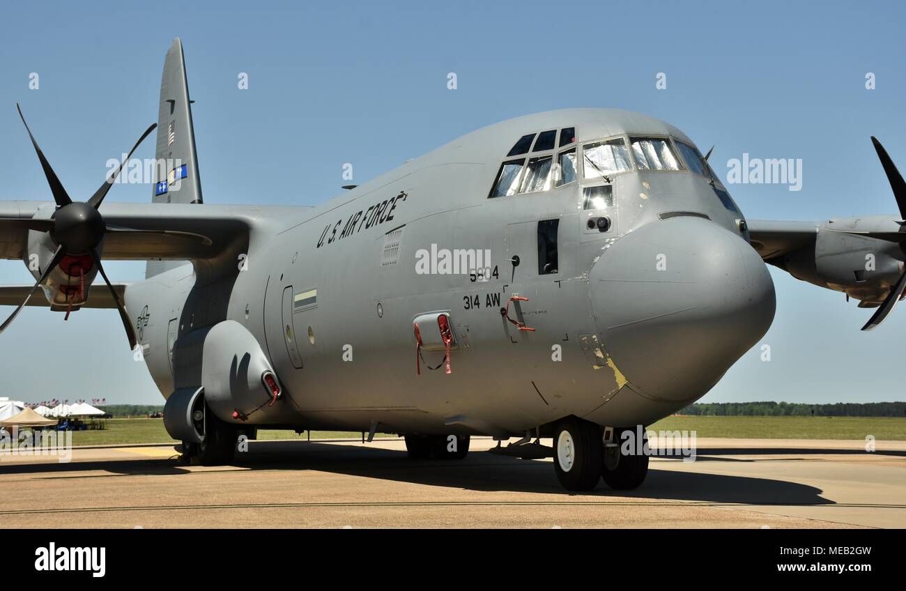 L'US Air Force un C-130 Hercules de cargo exploité par la 314e Escadre de transport aérien sur la base aérienne de Little Rock. Banque D'Images
