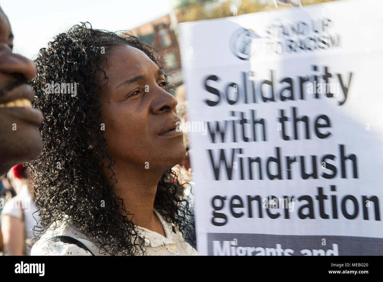 London UK 20 avril 2018 manifestants au cours d'une manifestation à l'appui de la génération Windrush Windrush Square, Brixton Banque D'Images