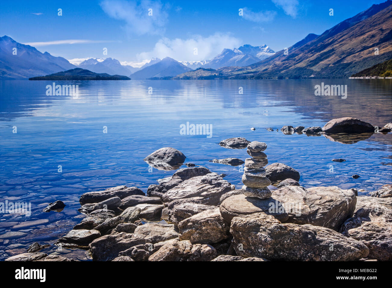 Le Lac Wakatipu mène à Mt. Le Parc National en herbe, île du Sud, Nouvelle-Zélande. Banque D'Images